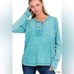 Zenana Outfitters Teal Button-Down Top (NWOT)